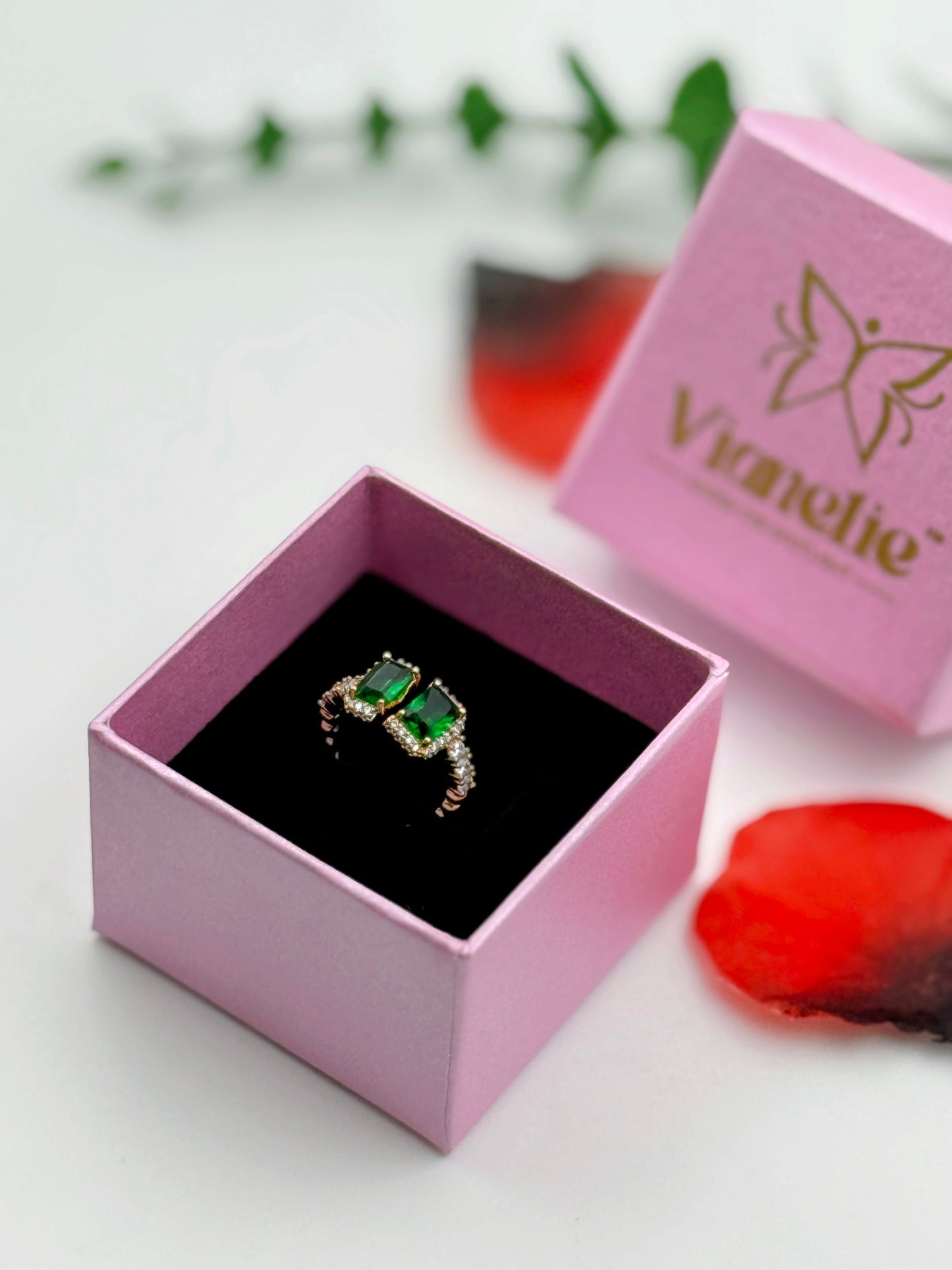 Elegant Emerald Ring