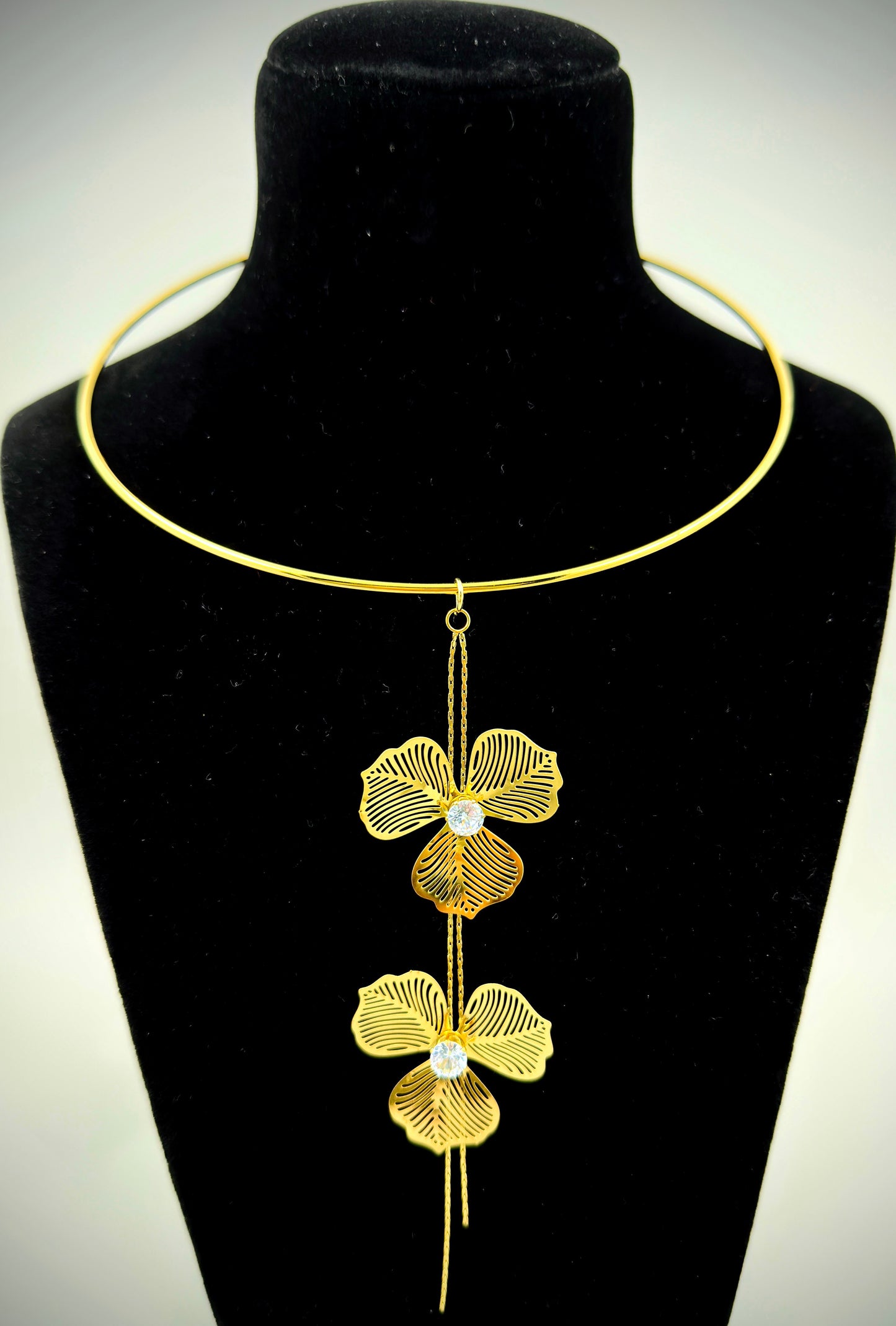 Floral Poise Collar Necklace