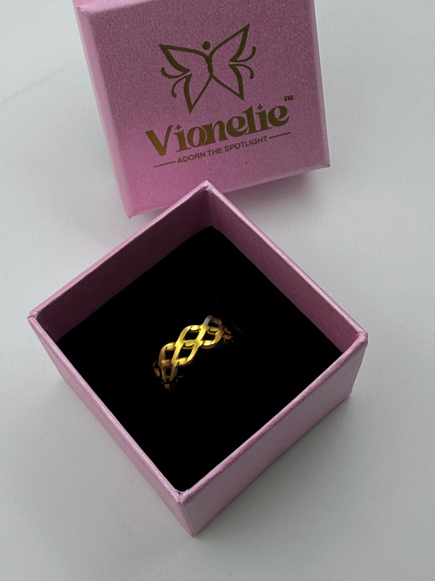 Minimalist Criss Cross Finger Band