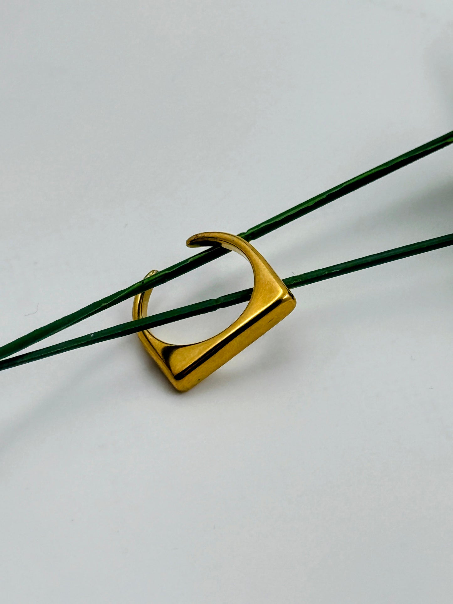 Contemporary Finger Band