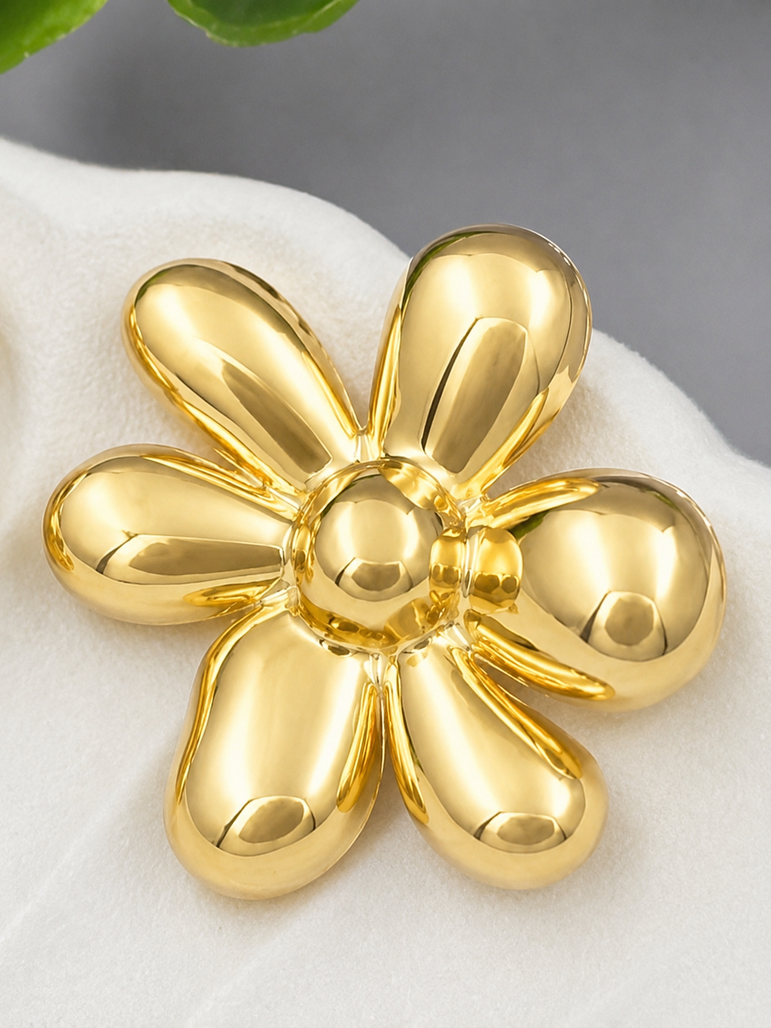 Golden Daisy Studs