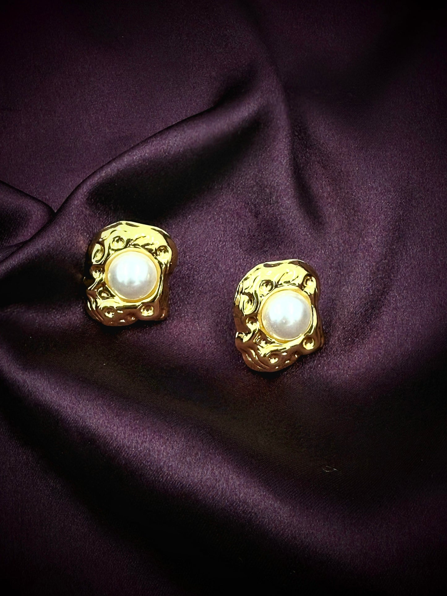 Centre Pearl Studs