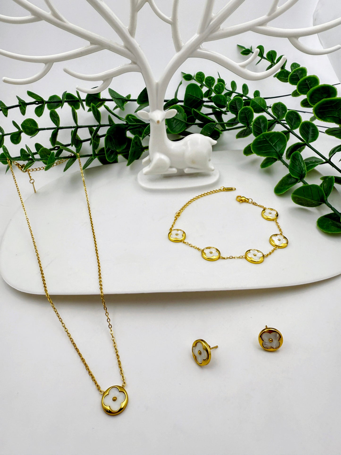 Snow White Clover Set