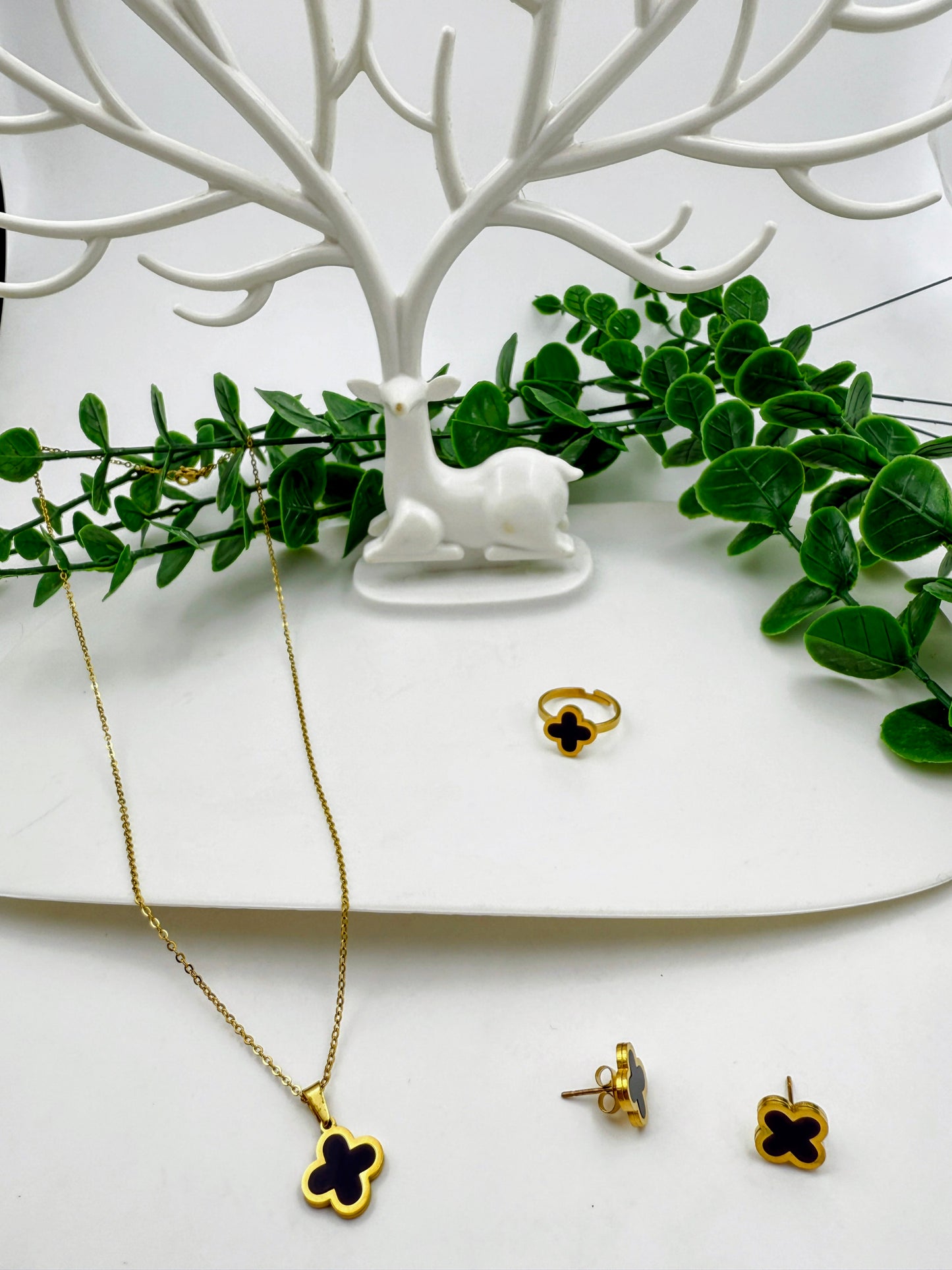 Noir Chic Clover Set