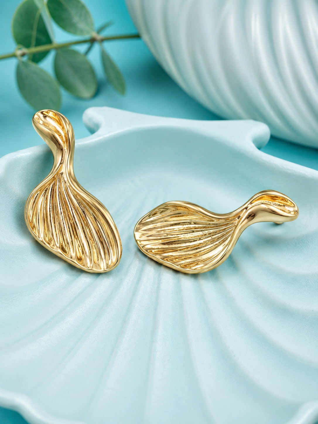 Maris Shell Earrings