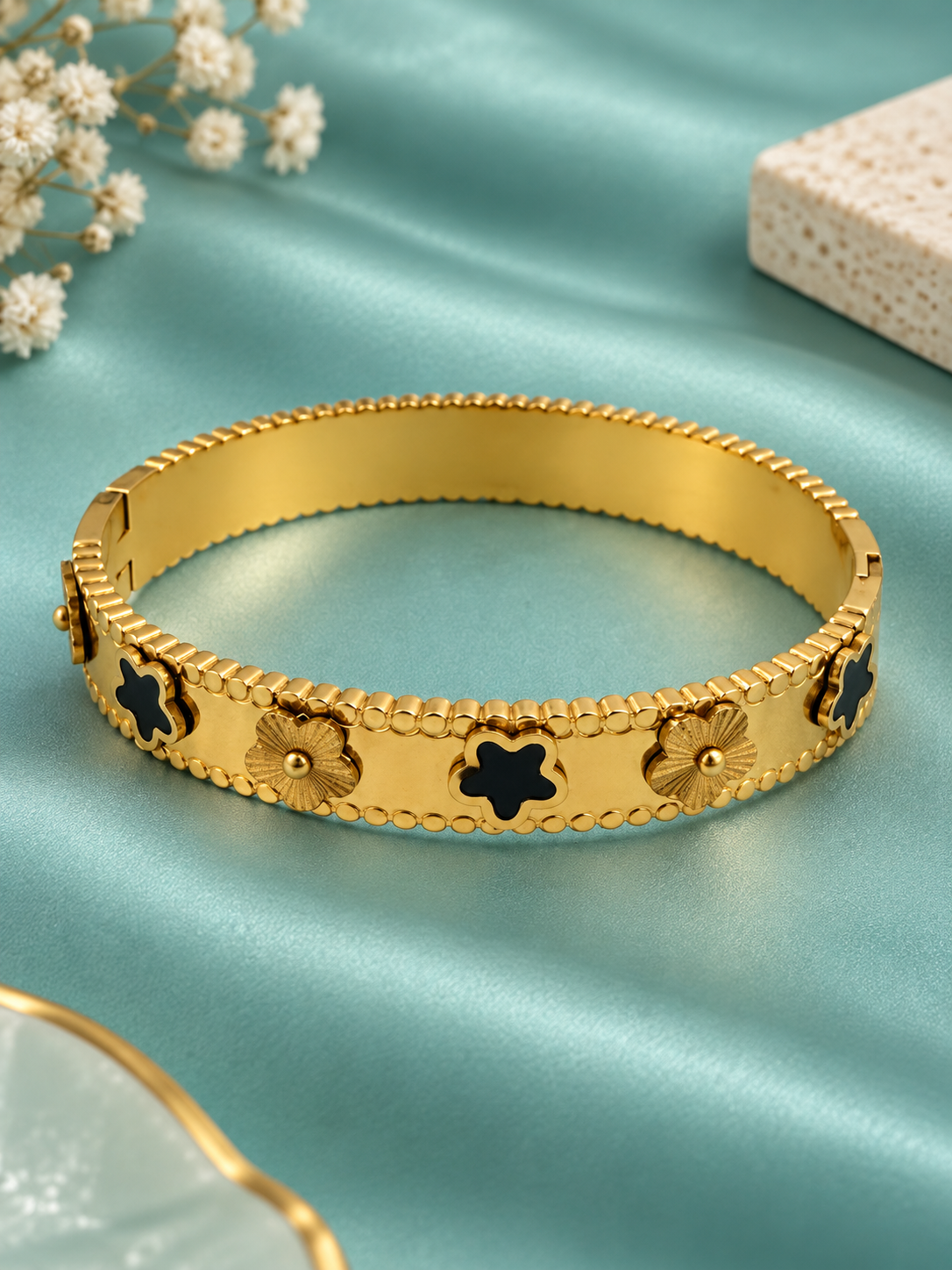 Noir Fleur Bangle Bracelet