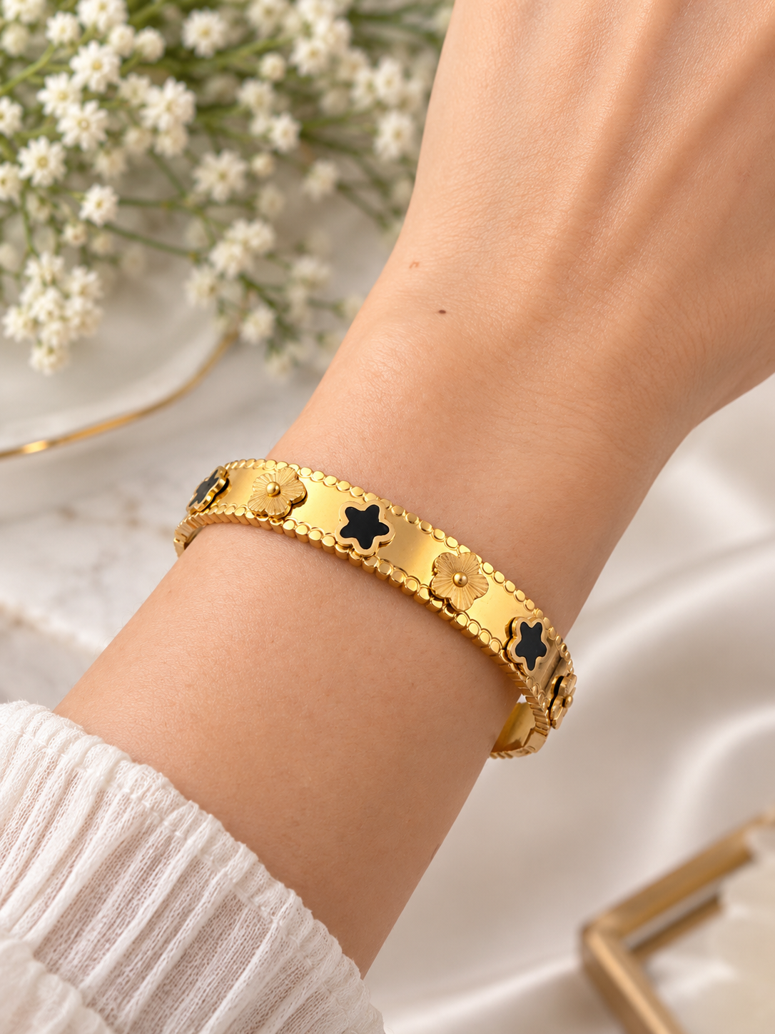 Noir Fleur Bangle Bracelet