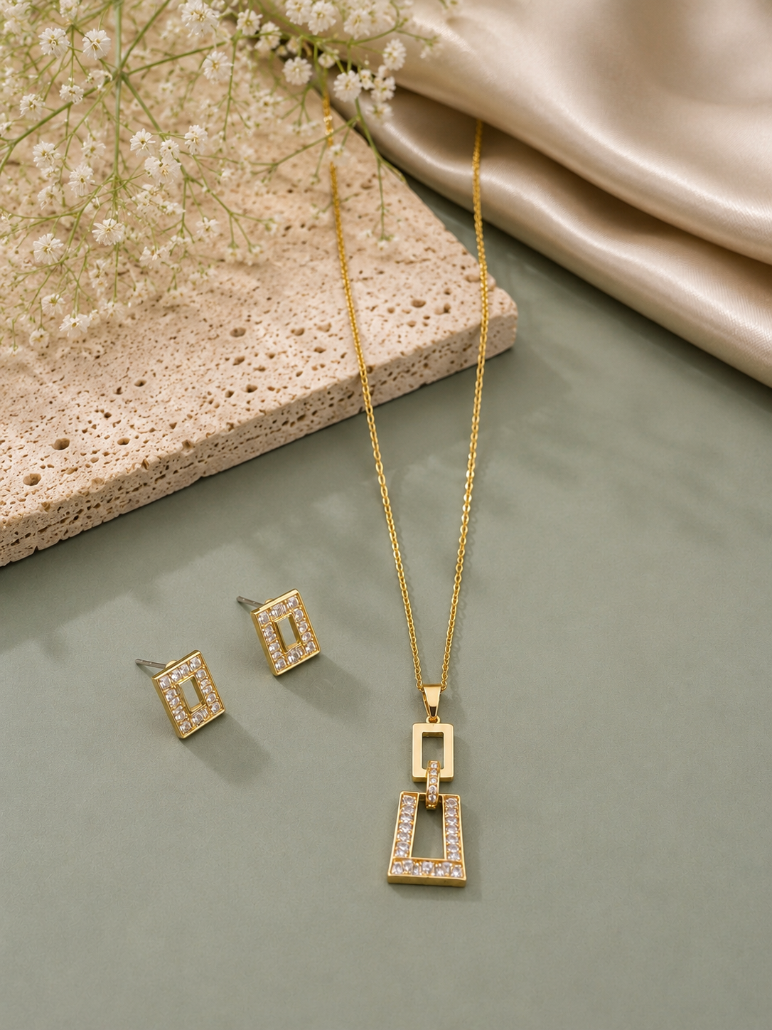 Nova Frame Necklace Set