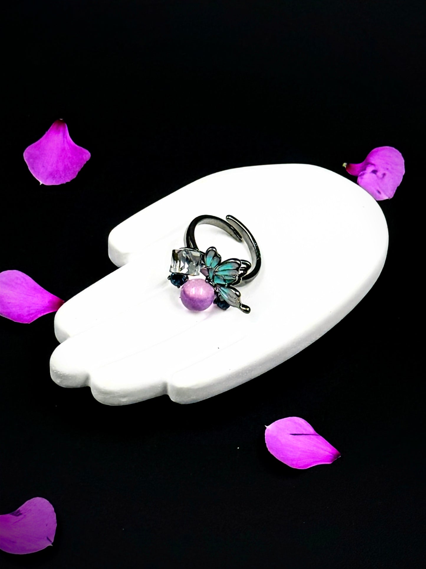 Trendsetter Glam Ring